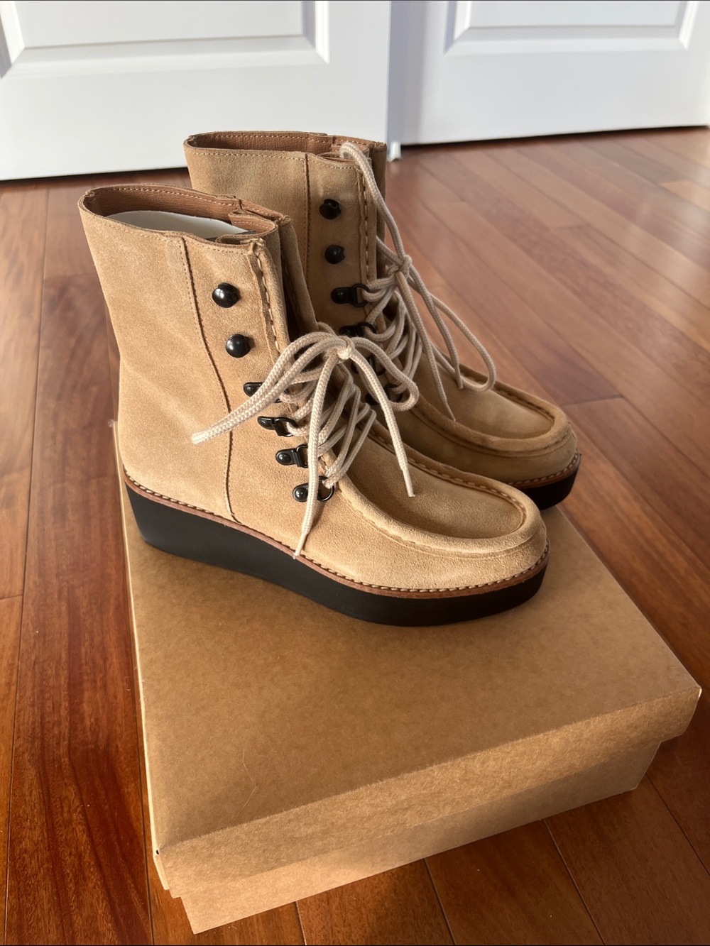 New Anthropologie Suede Lace-Up Platform Ankle Boots in Beige 7